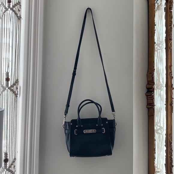 black Coach crossbody bag - Picture 3 of 4